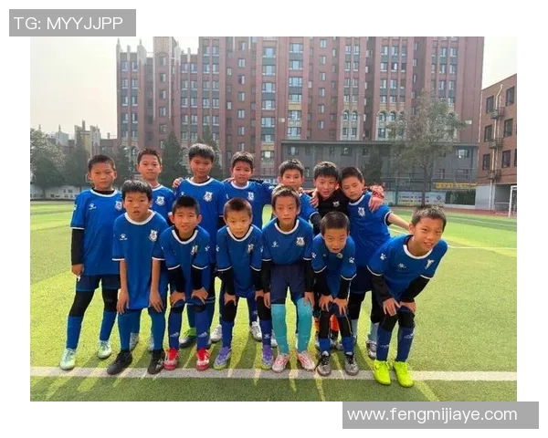 足球明星慷慨解囊助力陇川足球场建设点燃当地青少年足球梦想