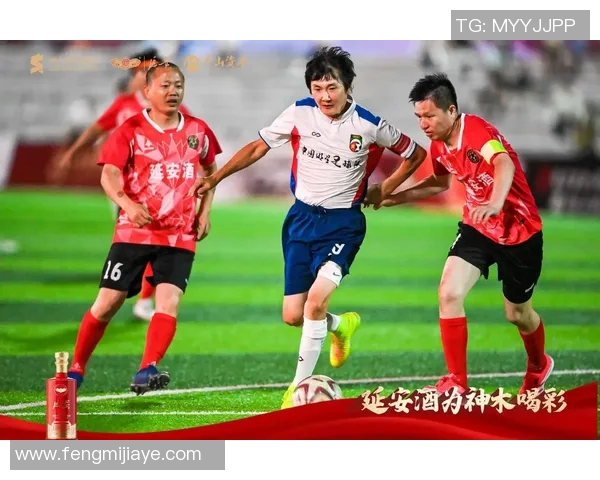 足球明星亲自送球给粉丝温暖互动传递热爱与激情